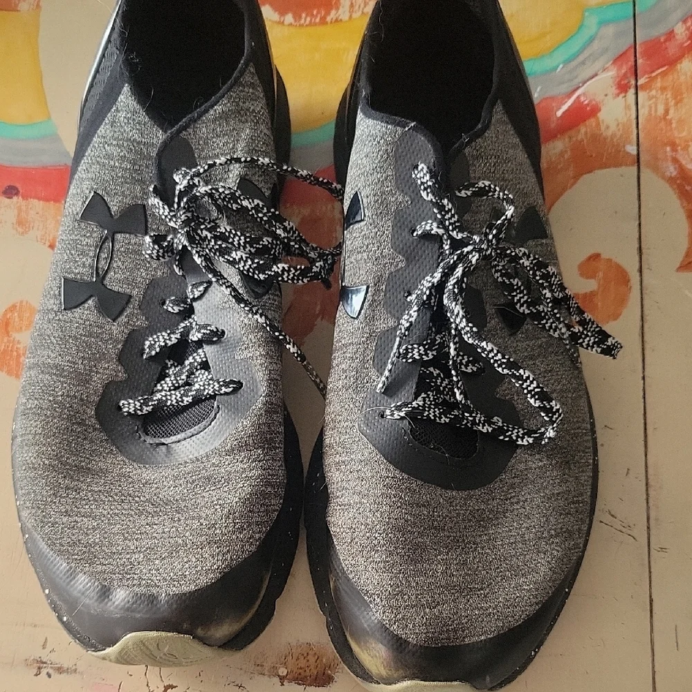 Under Armour Black and Gray Sneakers Mens 10 - Picture 1 of 4